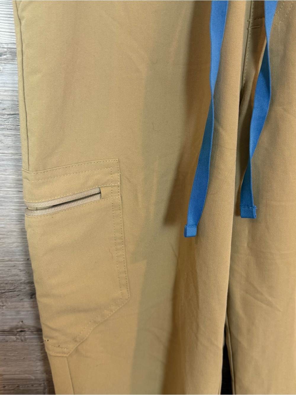 FIGS Zamora High Waisted Jogger Scrub Pants S Small Tan Khaki FIONx Blue String - Picture 8 of 9